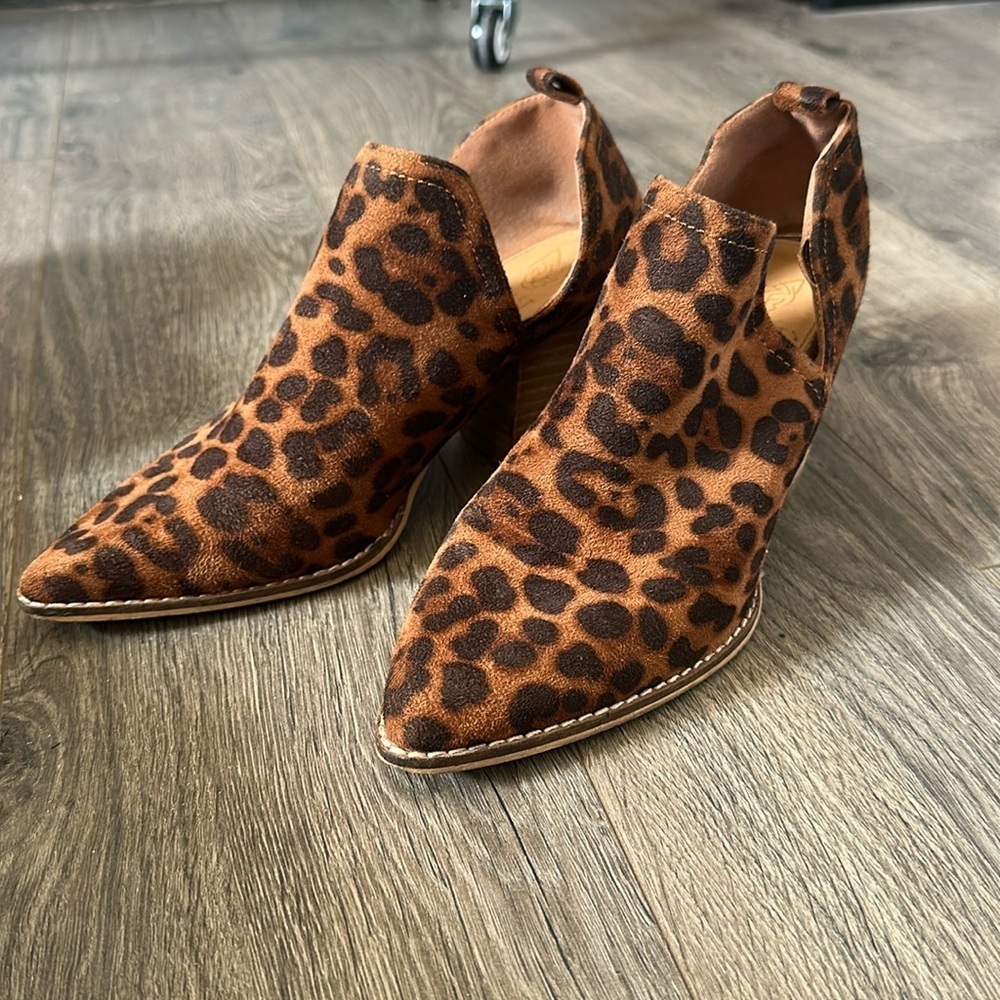Cheetah Print Beast Fashion Booties size 7.5 Women’s